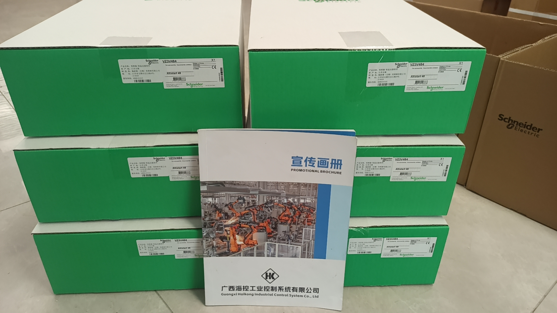 SCHNEIDER ILS1F572S1251伺服电机