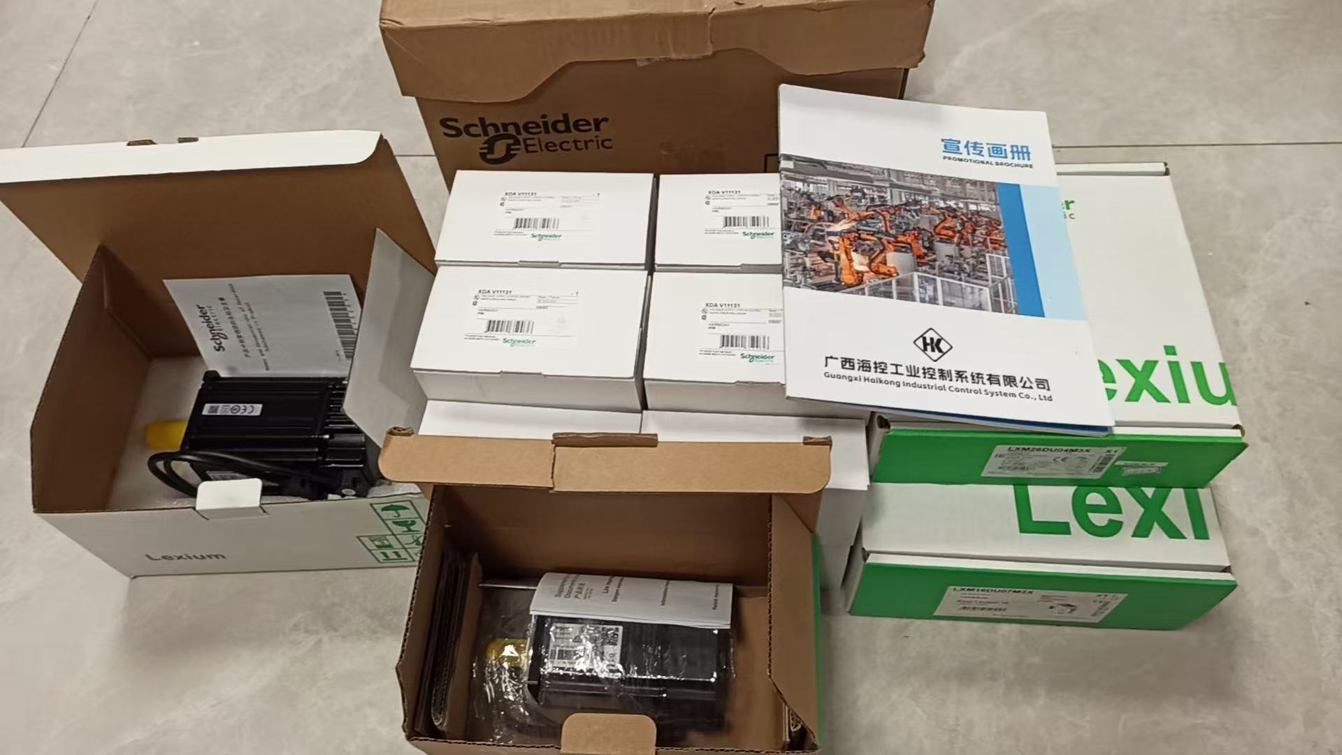 SCHNEIDER LXM16DU07M2X伺服驱动器