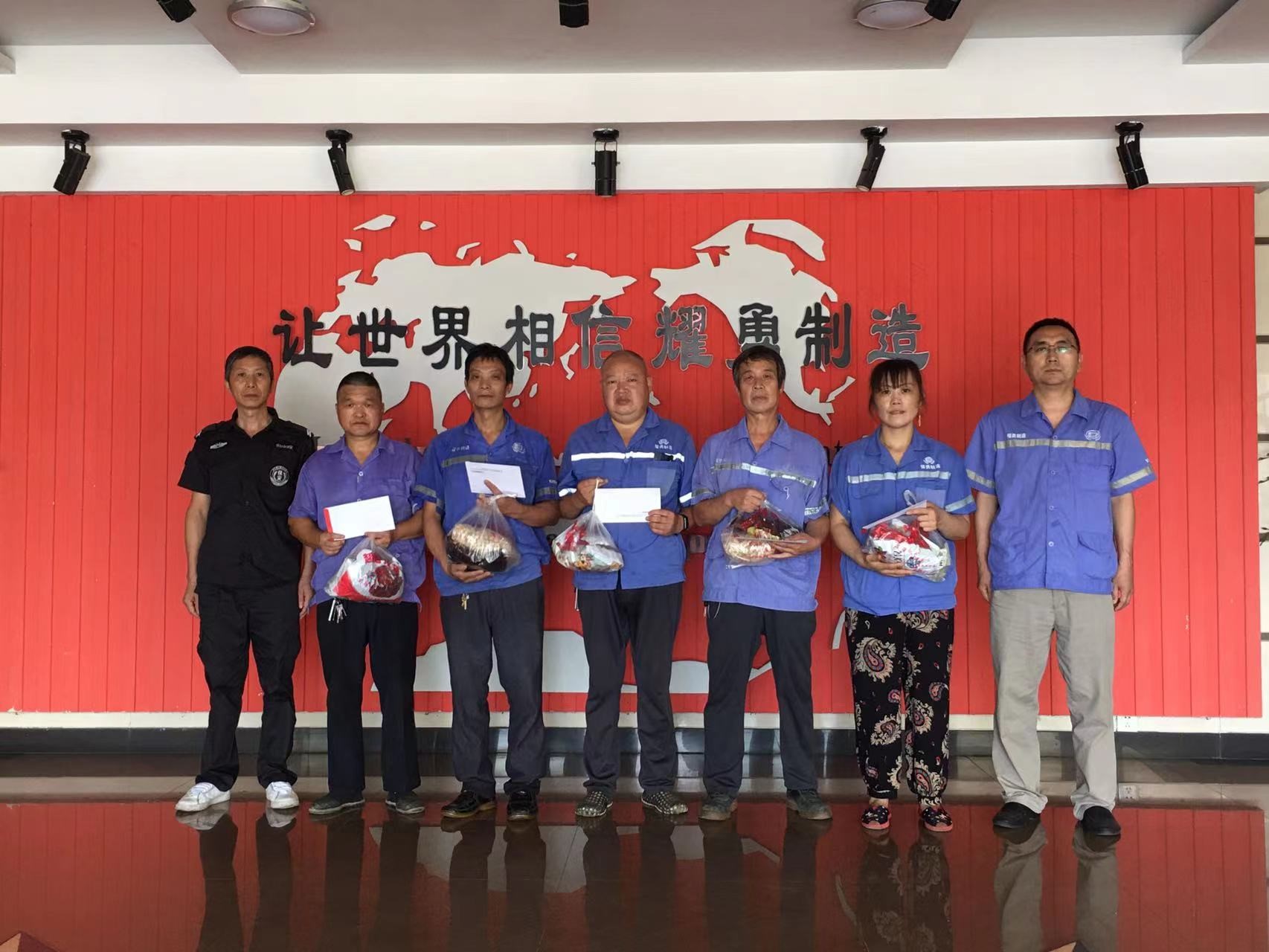 酷暑炎炎 关爱不断
