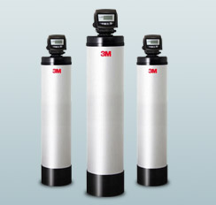 3M中央净水器是一种大型的家用水处理设备,主要适合全屋中央净水，其核心技术主要是微滤（PP纤维棉和活性炭）、超滤（中空纤维）、KDF、ACF、陶瓷滤芯等。 不带超滤膜类型的中央净水器可以有效清除水中的氯、铁锈、重金属、病毒藻类以及固体悬浮物等有害物质，使用中央净水机处理后的水清澈洁净。其作用主要用于处理家庭生活用水。一般安装在进水管旁边。主要用于家庭学校、宾馆、酒店等等。