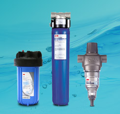 3M前置过滤器是对家用全屋用水的第一次粗过滤的设备，它可以过滤自来水中的泥沙和管道中的铁锈等大颗粒物质等。除特殊情下通常安装在进水管道水表后面，这样以来确保管网中产生的沉淀杂质不会对人体造成伤害，并且对暗藏管道、水龙头、涉水电器电器如烧水壶热水器等起到积极的保护作用。3M前置过滤器是二次污染物的克星，是一种高精度可靠的杂质过滤置。