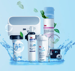 3M厨房净水器是家庭小型的水处理设备。主要有3m厨房纯水机、矿泉水机、母婴净水机等常见直饮水机。可以有效清除水中的氯、病毒、重金属细菌、藻类、常见voc以及固体悬浮物等有害物质。3m后置活性炭滤芯进一步的除去水中的各种有机物和改善口感，净水机处理后的水清澈洁净、无有害病菌。