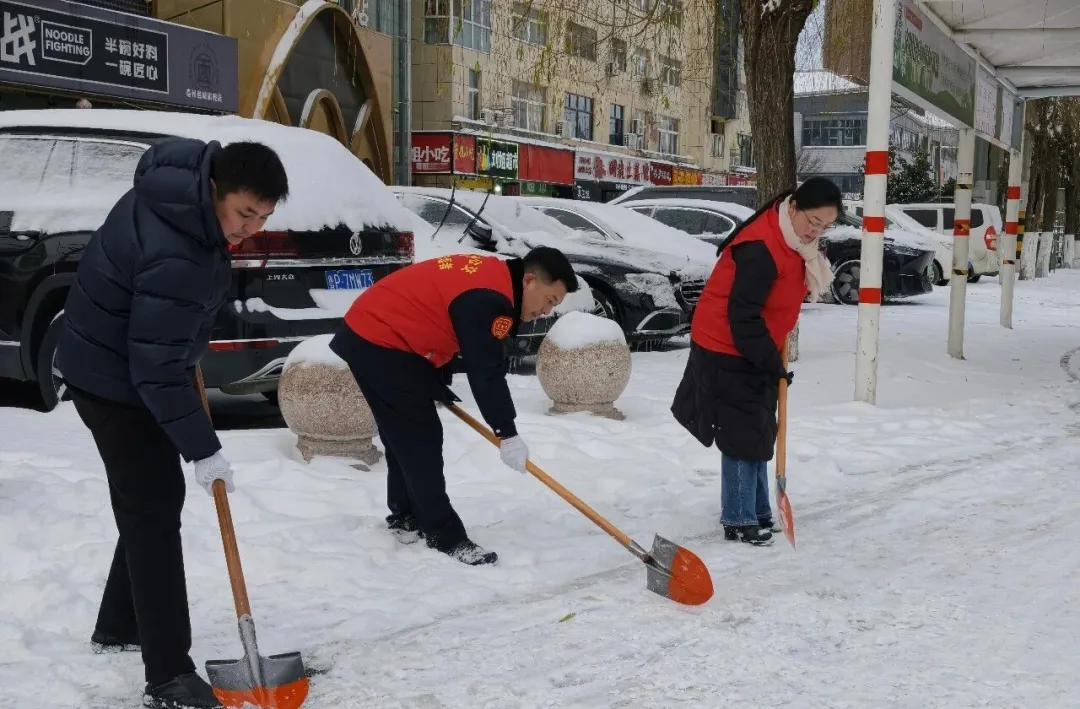 风雪见担当，护航暖心行—亳州公交党支部在行动