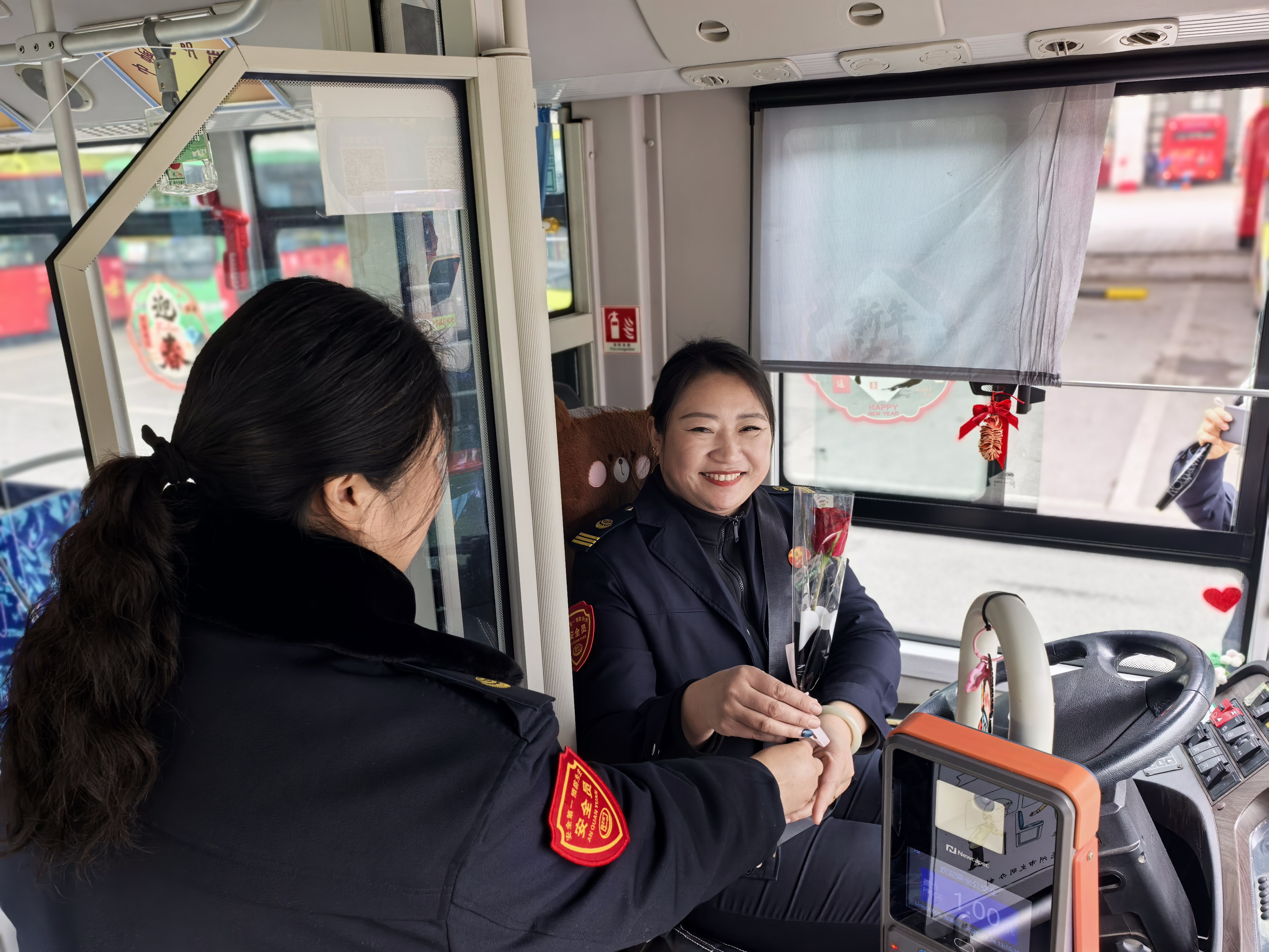 致敬巾帼力量 | 亳州公交开展系列活动庆祝“三八”妇女节