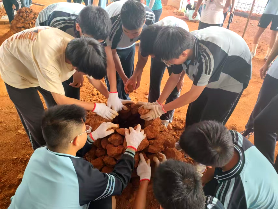 土窑生火，窑鸡飘香 | 解锁牧场劳动实践新“食”光！