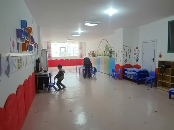 幼儿园地胶
