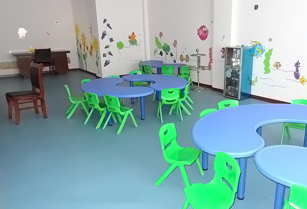 幼儿园地胶