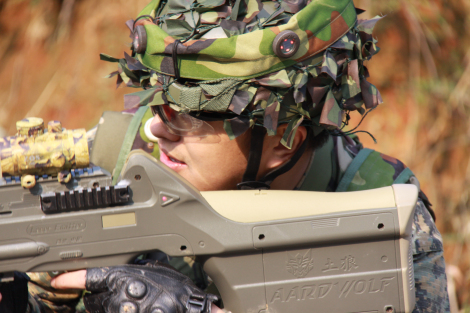 真人CS野战运动：激光真人CS野战射击姿势之标准卧姿