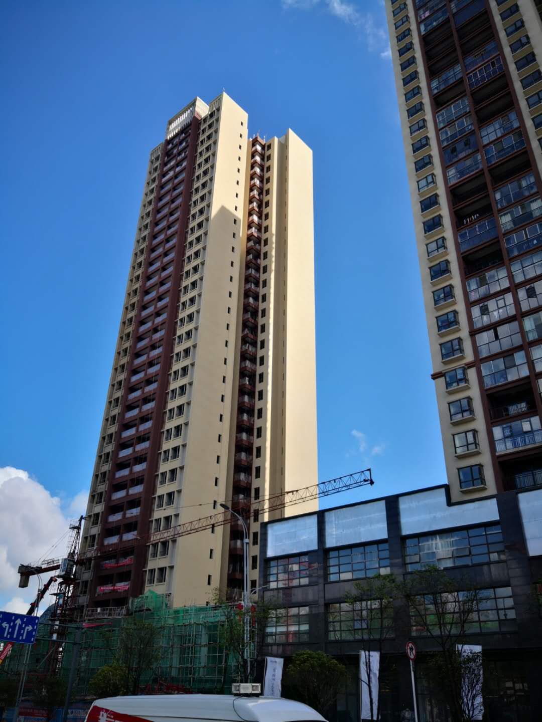 六盤水虹橋新區(qū)安置房-天然真石漆