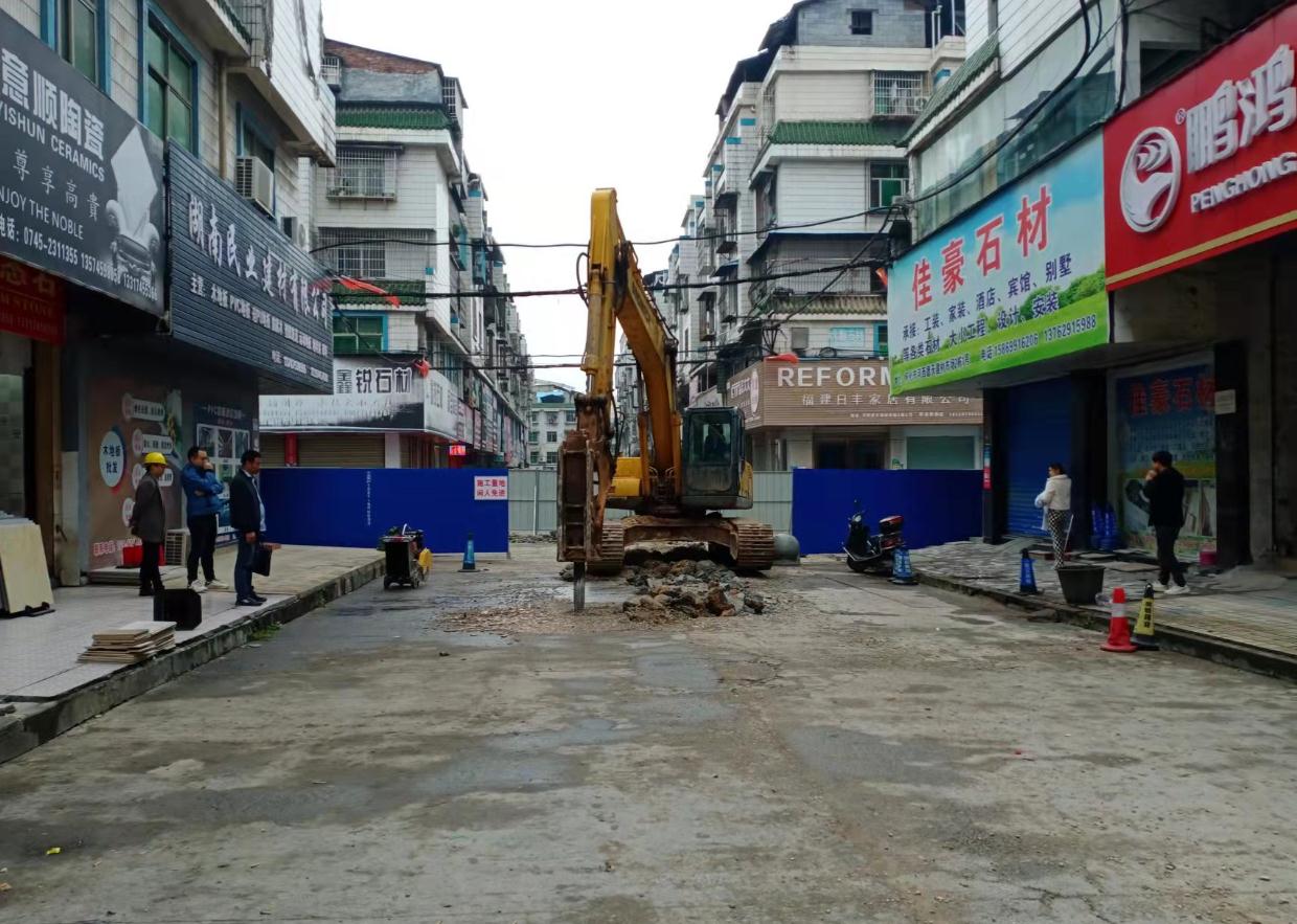 德天建材市場路面改造