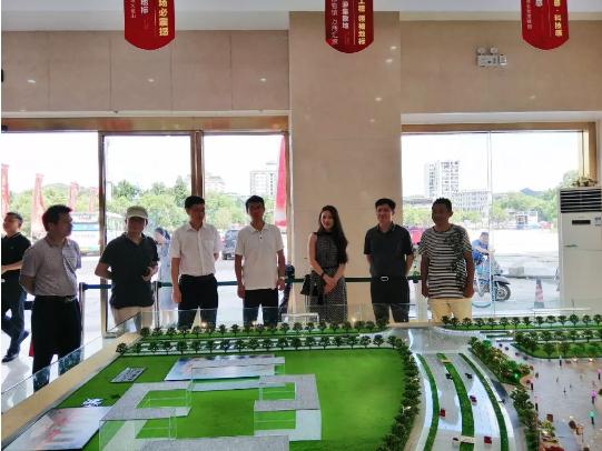 桂林市象山區(qū)區(qū)長(zhǎng)經(jīng)友新率隊(duì)蒞臨德天國(guó)際檢查指導(dǎo)
