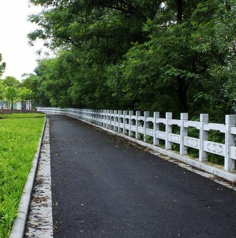 黑色沥青路面
