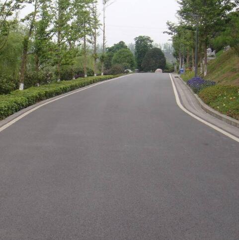 黑色沥青路面