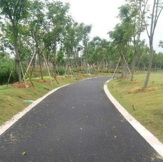黑色沥青路面