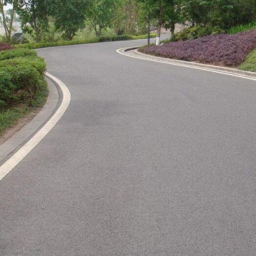 黑色沥青路面
