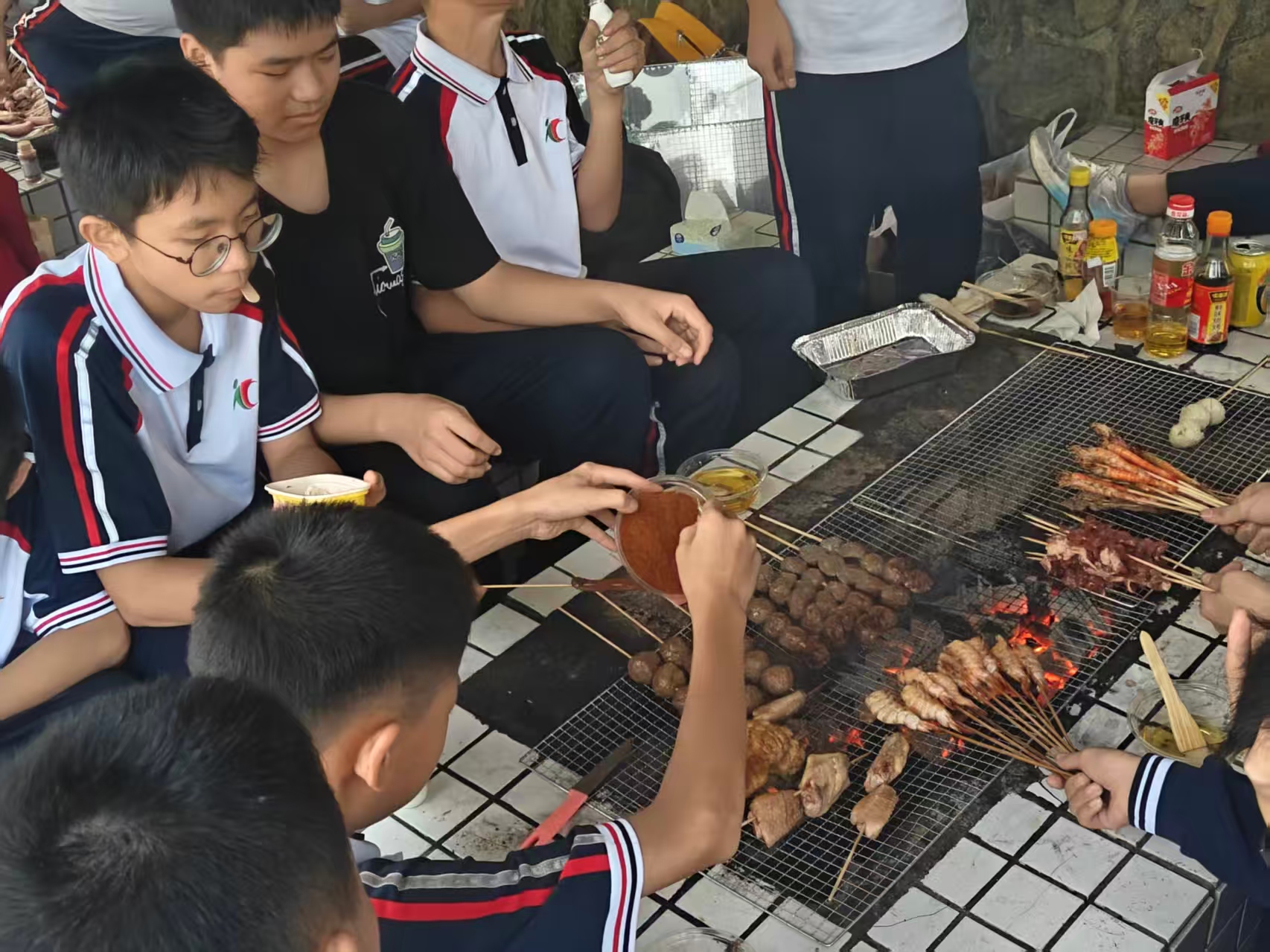 龙源学校：烧烤架上的动手小课堂