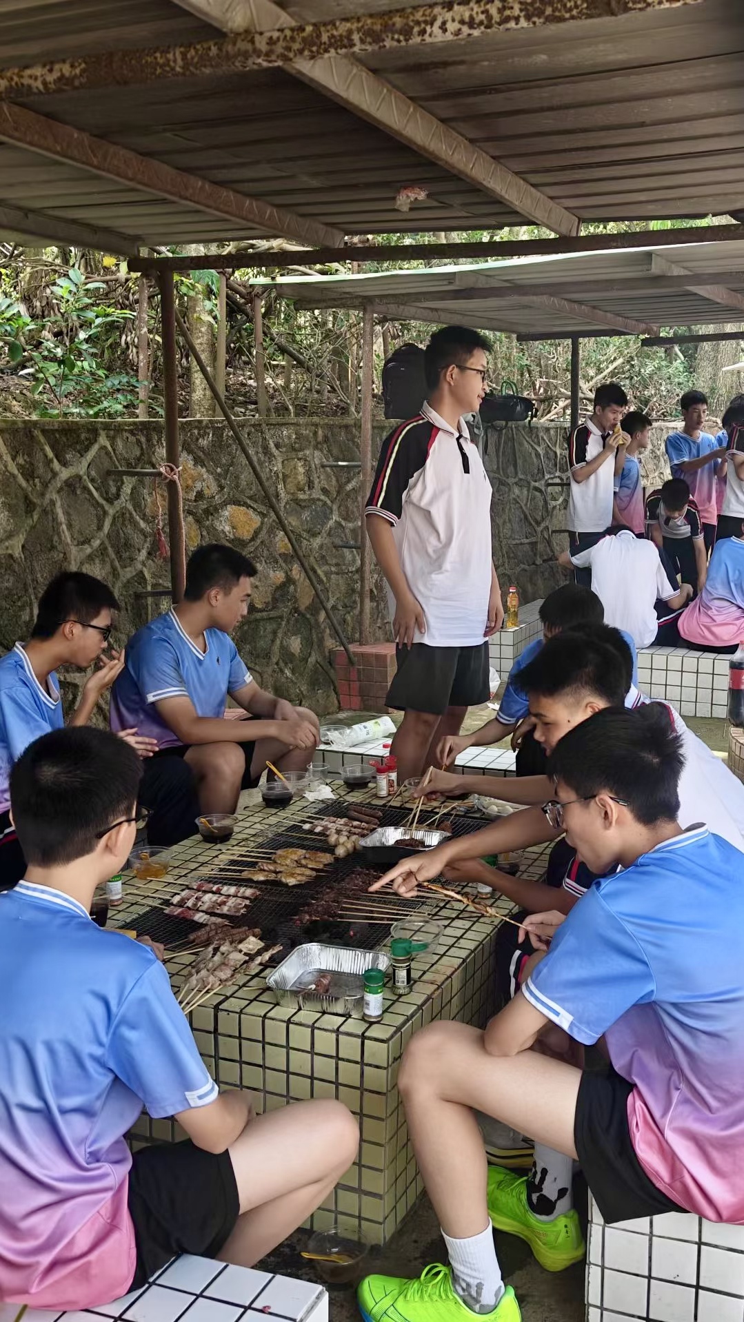 官山龙源学校秋游烧烤活动