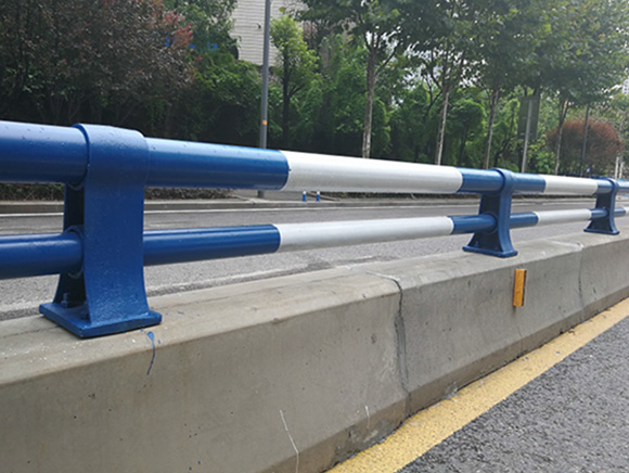 道路护栏防撞型