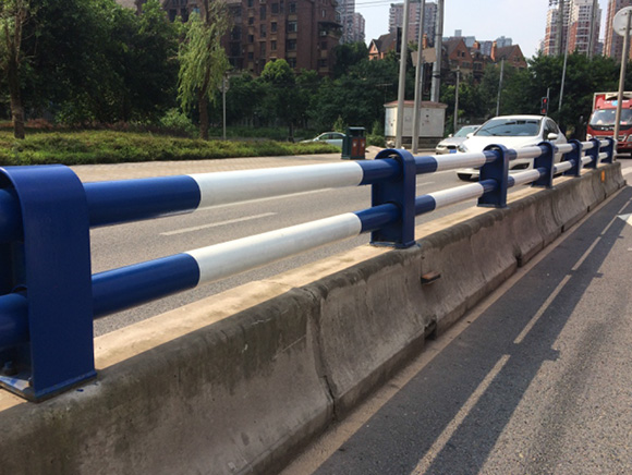 道路护栏防撞型