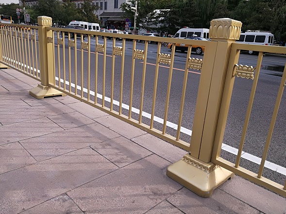 黄金道路护栏