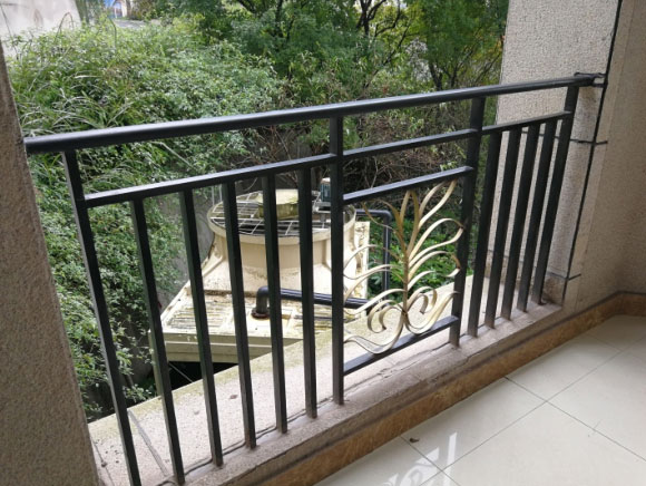 铁艺阳台护栏