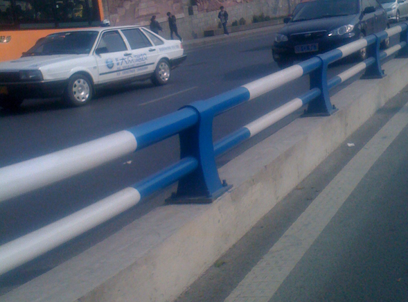 道路护栏防撞型