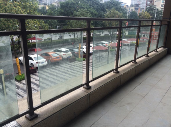 组装式阳台玻璃护栏