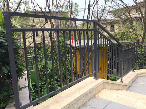 铁艺楼梯护栏