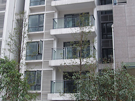 海南建工重庆城阳台玻璃栏杆