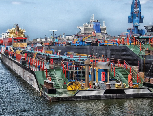 霍尔木兹海峡的“堵船”，如何燃至东莞樟木头的“抢塑潮”？