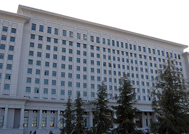 工业建筑002公司承建的96351部队营区综合办公楼（实景拍摄）