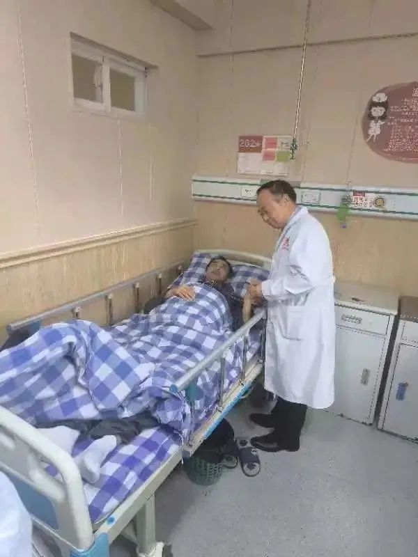 情系老兵解危难 守望英雄暖人心