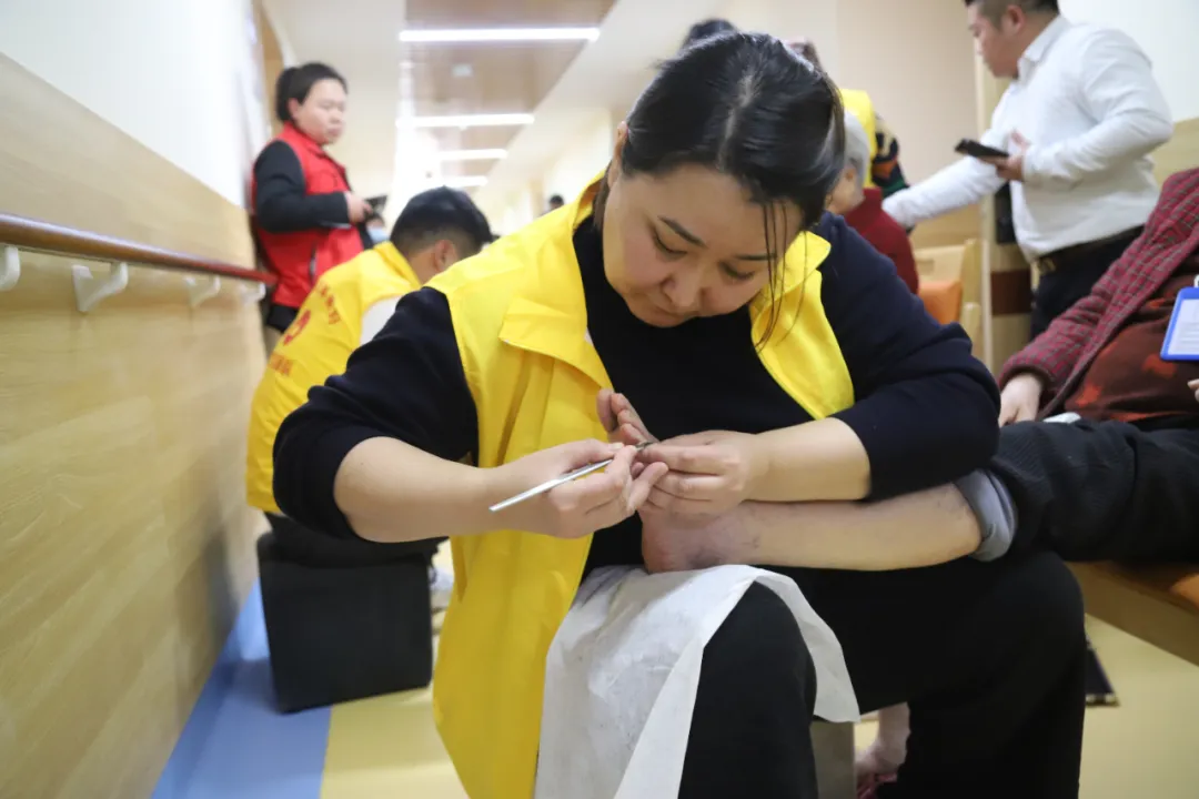 关爱老人健康 温暖社会力量