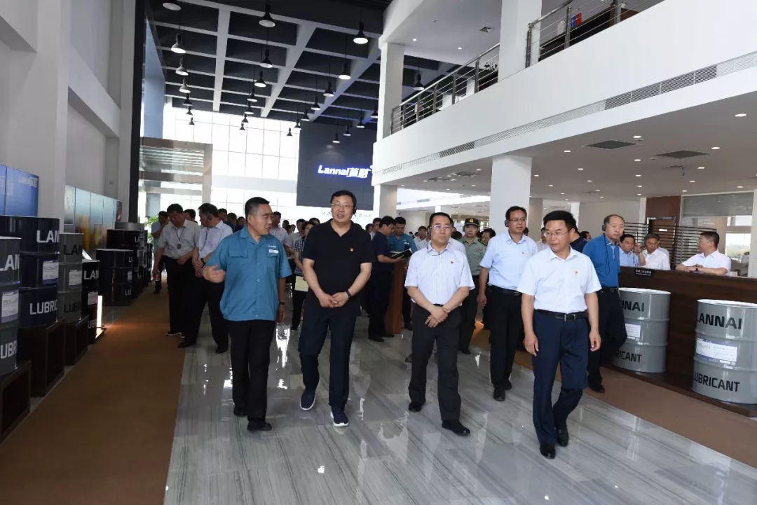 鶴壁市市委書記馬富國、市長郭浩等領(lǐng)導(dǎo)蒞臨藍(lán)耐調(diào)研指導(dǎo)工作