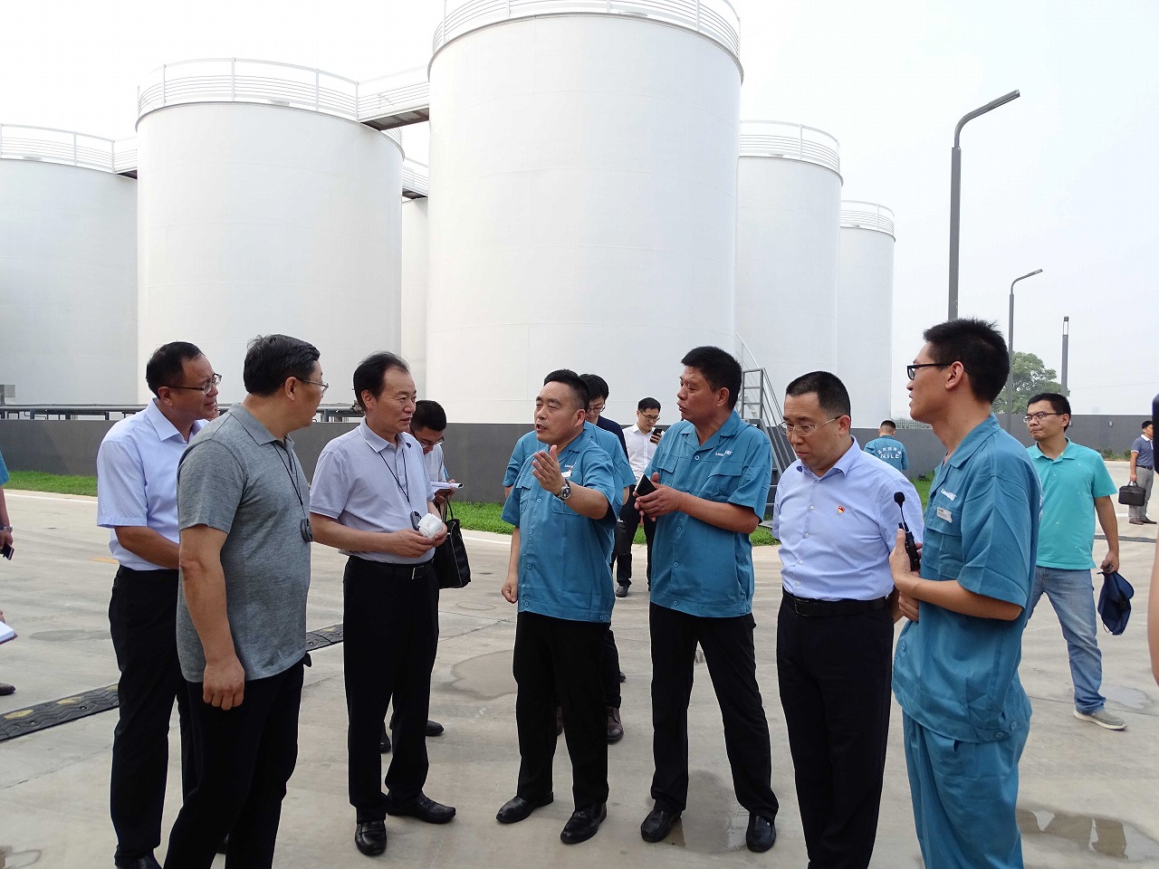 河南省智能制造觀摩點(diǎn)評組蒞藍(lán)耐科技觀摩智能制造工作