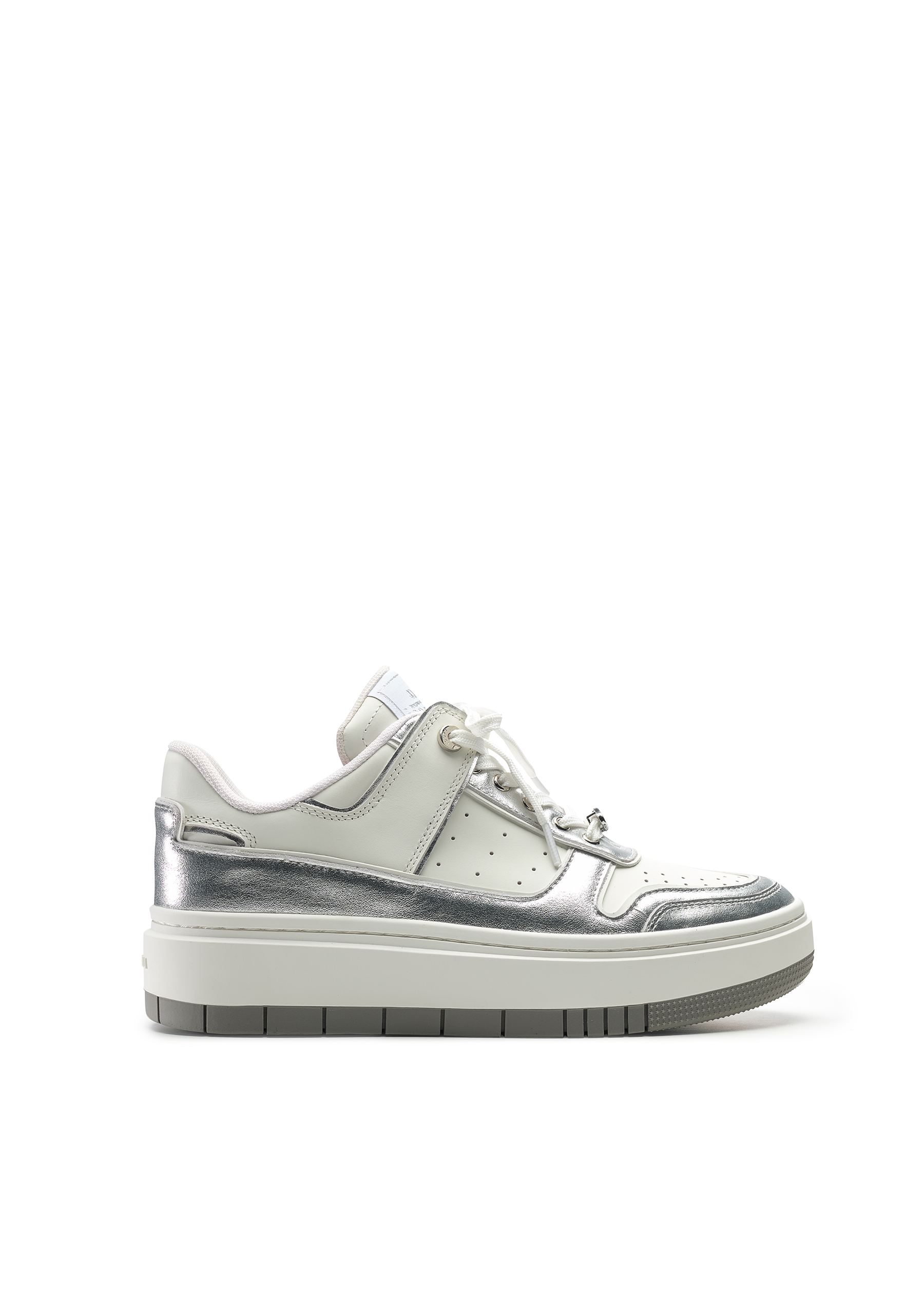 多材质牛皮拼接休闲板鞋