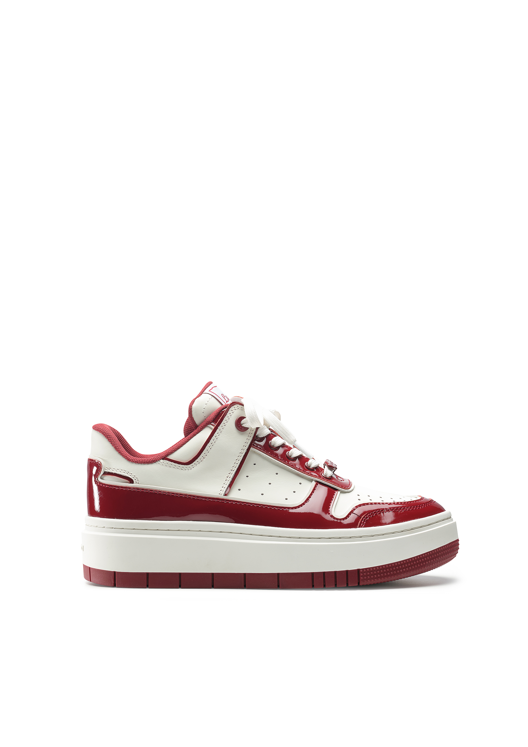 多材质牛皮拼接休闲板鞋