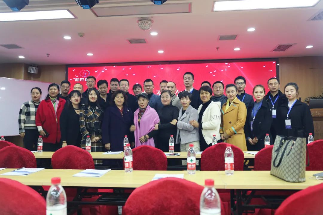 <div style="text-align:center;">
	<strong><span style="font-size:14px;">团队合影</span></strong>
</div>