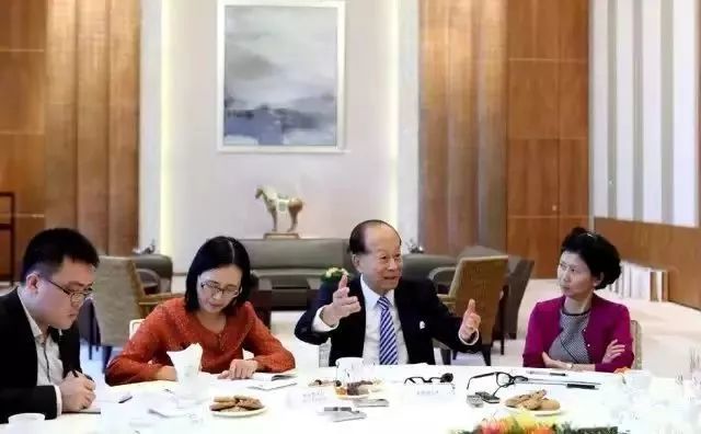李嘉诚的“年夜饭”曝光！一顿饭，看出一个家庭的教养