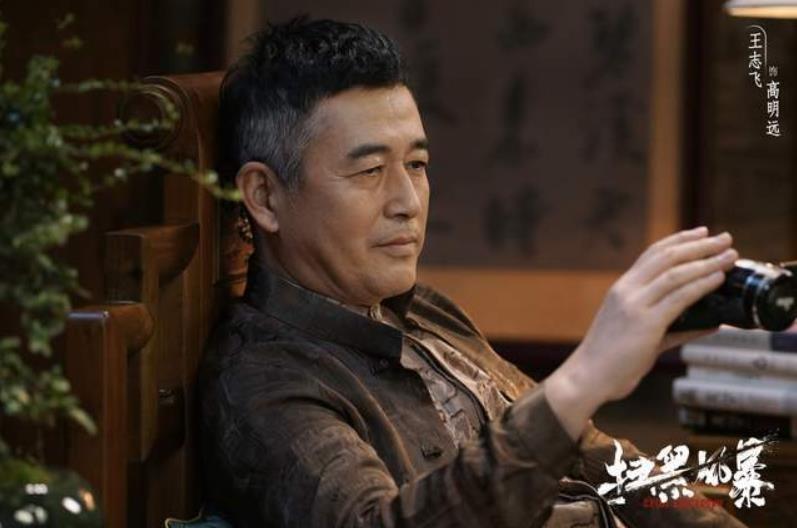 凌晨，银行行长吊死在闹市街头！真实版扫黑风暴，远比荧幕中可怕 