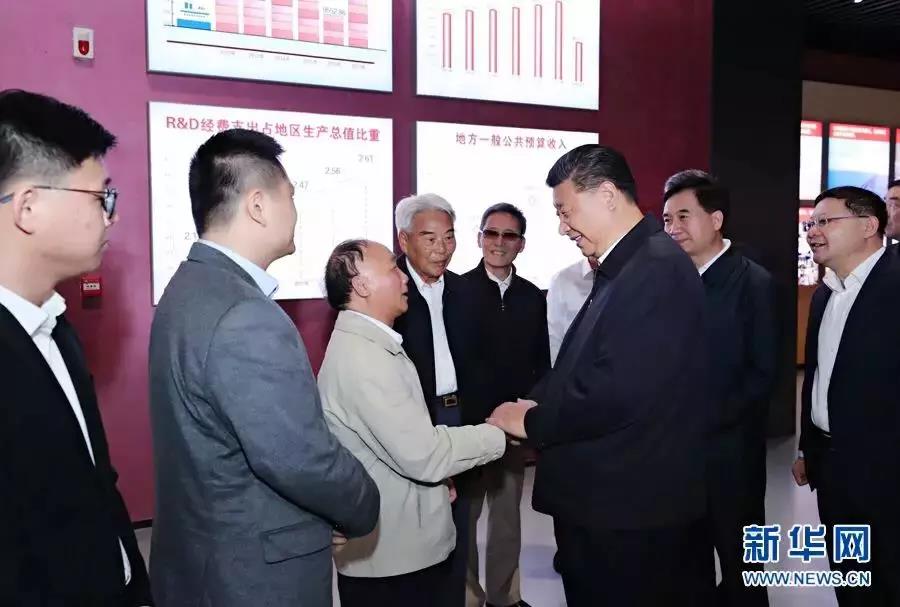 握着总书记的手，中大学子汇报了这个项目