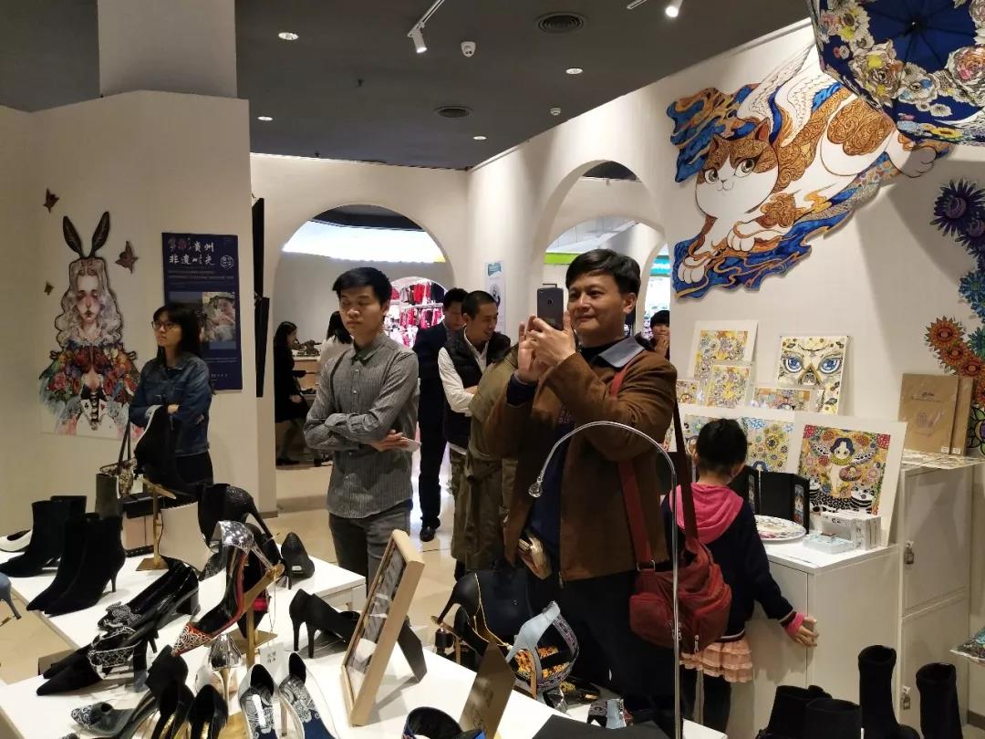 传统与摩登的完美结合  黔东南州非遗系列展示活动受广州市民热烈追捧
