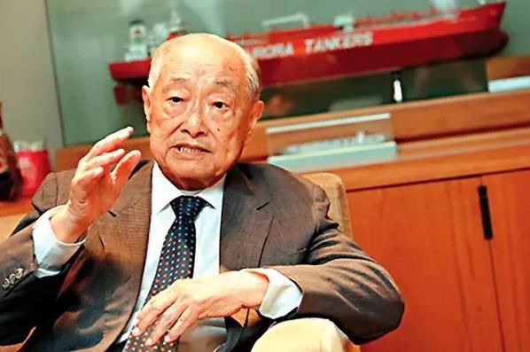 曹氏家族用一支木浆摇出百年航企，成功富过四代
