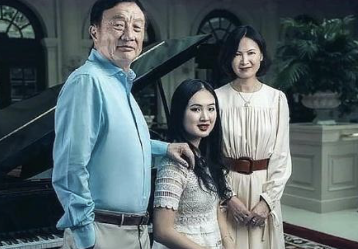 任正非的两个女儿，一个是华为副董事长，另一个参加巴黎名媛舞会