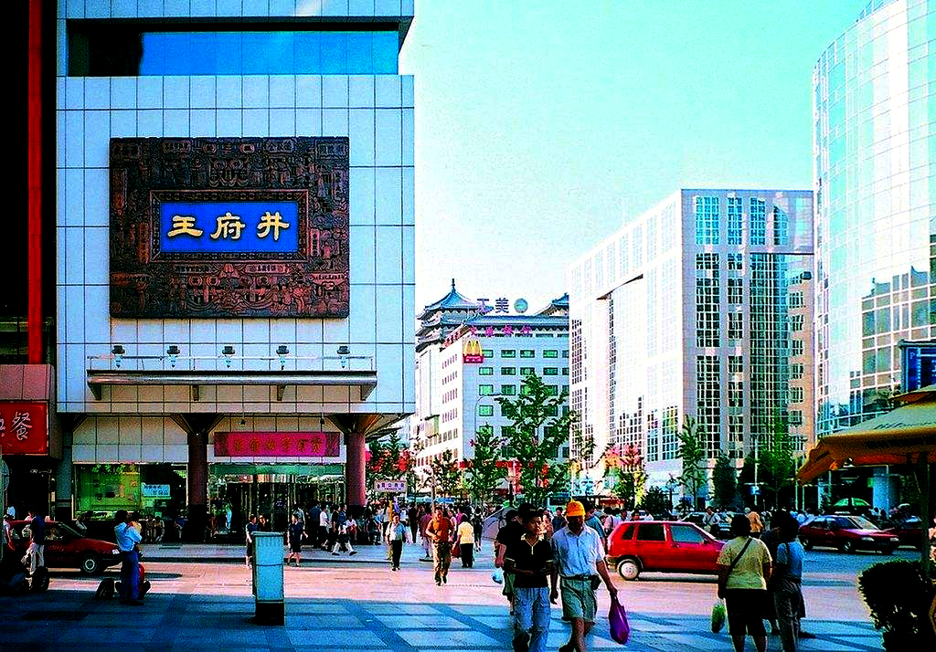 北京王府井大街智慧路灯安装调试完毕