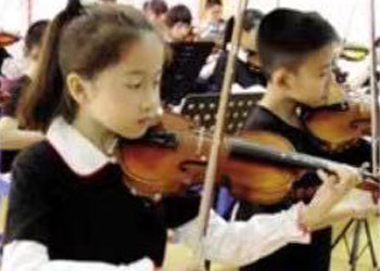 2009.2.17“兩歲半小孩學拉小提琴”