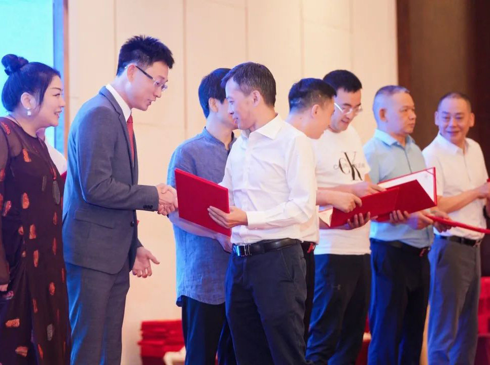 政企交流丨集团董事长杜章辉先生获聘“成都市发改委经济体制改革智库成员”