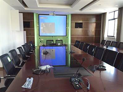 <span style="color:#000000;font-family:SimSun;font-size:12px;background-color:#FFFFFF;">上海江湾中心小学会议室</span>