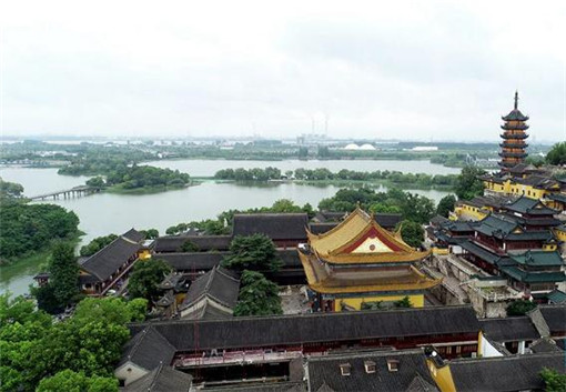 农村自建房围墙风水3大雷区：高度不对竟会招灾破财？-易德轩风水装修设计网