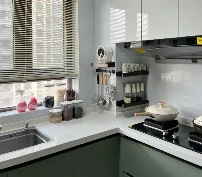 “厨房有三空，子孙代代富”，厨房再小也要把这三个地方空出来